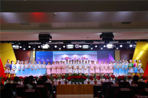 新野县医院举行护士节颁奖庆典：传承红色基因 创新发展护理