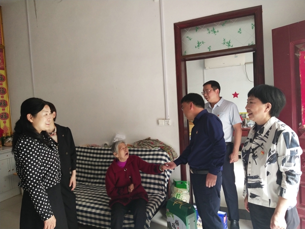 汝南县领导深入到金铺社区看望慰问残疾人