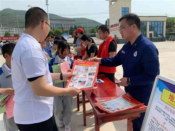 南阳全市18支消防志愿者服务队开展消防安全“敲门宣传”活动