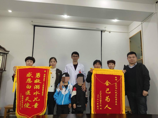 “救死扶伤本就是天职”——南阳医生李建锋返乡期间勇救两名落水儿童