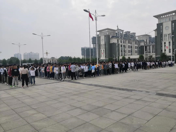 邓州北京路学校开展地震应急疏散演练活动