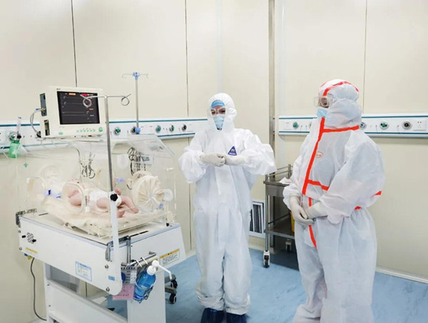 唐河县人民医院新生儿科举行疑似新冠肺炎发热患儿的应急演练