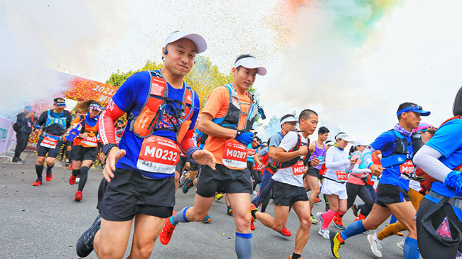 2021卢氏“百佳深呼吸小城”第四届越野精英挑战赛鸣枪起跑