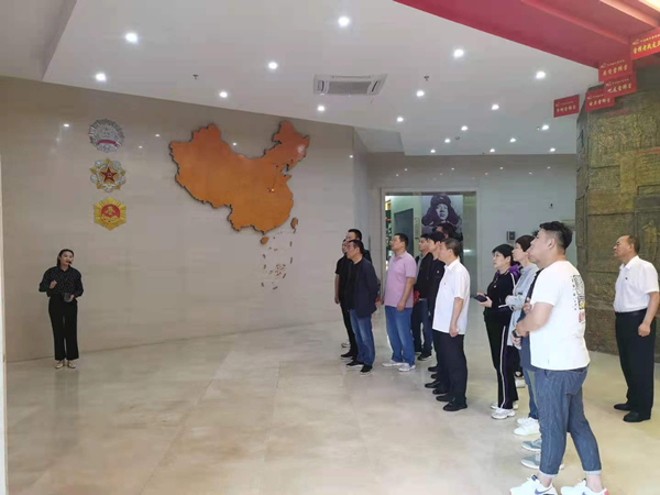 邓州市妇幼保健院：学党史传承雷锋精神