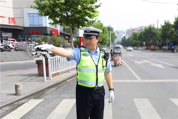 邓州交警赵志勇：用责任和汗水让城市更畅通更靓丽