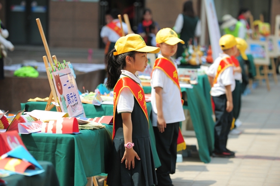 红领巾心向党 争做新时代好队员 郑州市金水区文源小学举行2021年新队员入队仪式