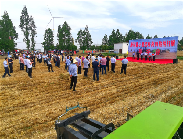 唐河县机械化麦收在农业污染防治和可持续发展方面走在区域前列