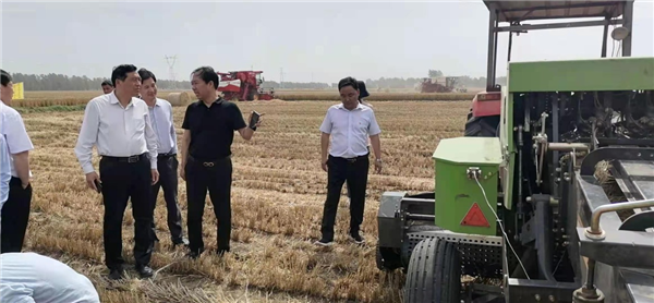 唐河县机械化麦收在农业污染防治和可持续发展方面走在区域前列