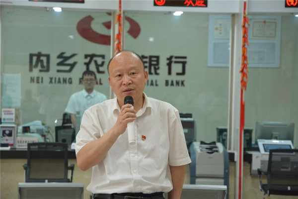 内乡农商银行:逐点观摩督导“五室两厅”建设