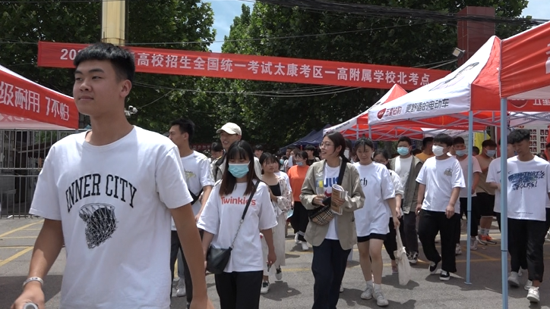 河南太康：文明单位志愿者联动护航高考