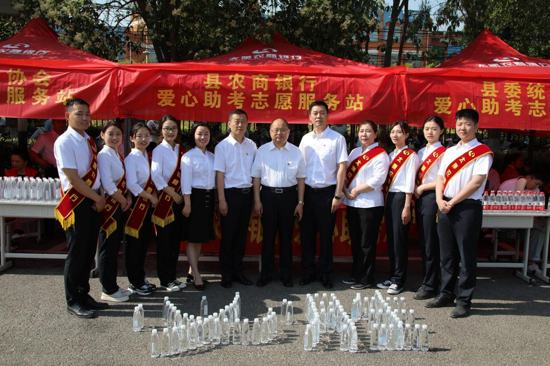 助力高考，河南太康一爱心企业5年捐赠300余顶遮阳棚