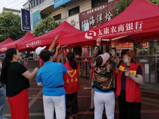 助力高考，河南太康一爱心企业5年捐赠300余顶遮阳棚