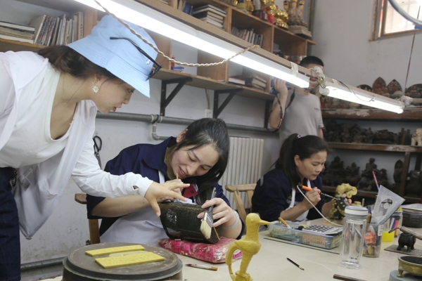 中国仿古青铜器第一村，依靠仿古青铜器走出一条乡村振兴特色路