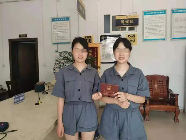 河南邓州：“黑户”16载的双胞胎姐妹“笑了”