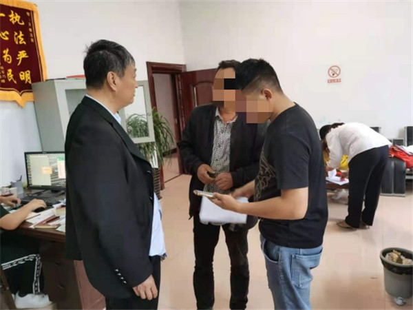 桐柏县法院：耐心调解要回拖欠八年建房款