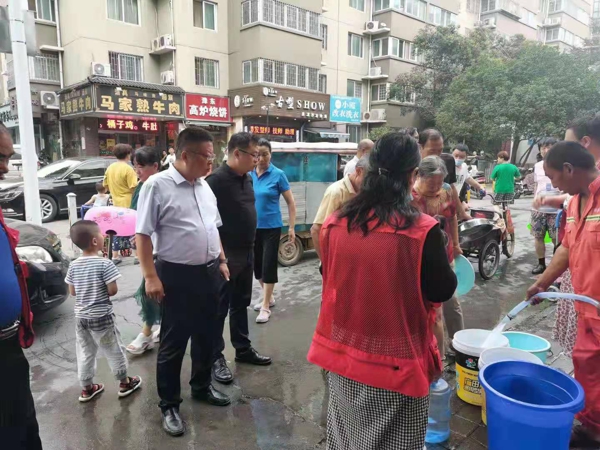 “我为群众办实事”  郑州高新区石佛办事处紧急送水解民忧
