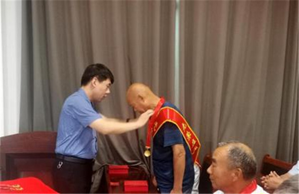 唐河昝岗乡举行庆祝建党100周年“七一”表彰大会