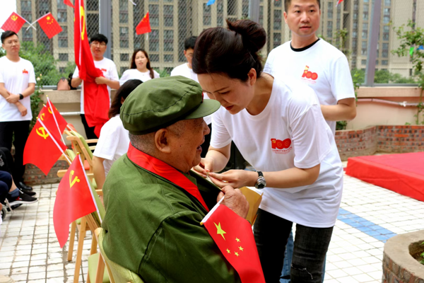 建党百年之际，郑州中原区有一场党庆暨养老志愿活动