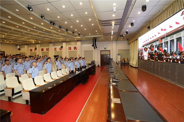 邓州市公安局举行庆“七一”升旗仪式暨集体观看庆祝中国共产党成立100周年大会