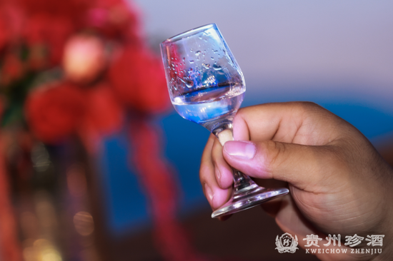 贵州珍酒传奇夜宴亮相郑州 这些品酒“姿势”你学会了吗？