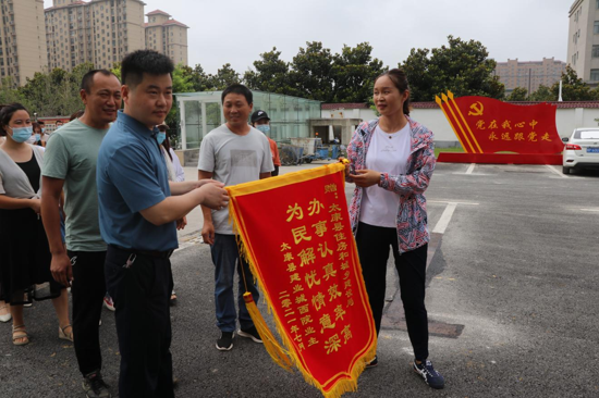 从上访到自发送锦旗，太康县住建局为这个小区业主干了啥好事？