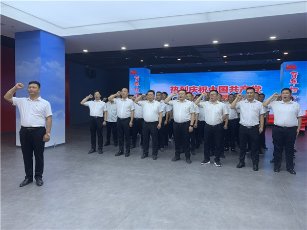 唐河苍台镇机关党员干部走进县党群政治生活馆参观学习