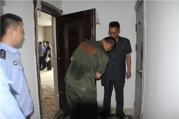 河南南阳：开发商不愿交房 法院强制执行顺利交付