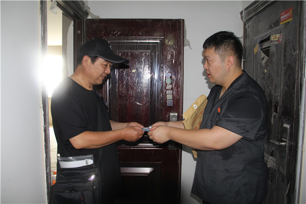 河南南阳：开发商不愿交房 法院强制执行顺利交付