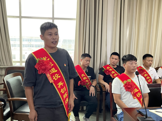 河南太康县举行2021年度转业士官载誉返乡欢迎仪式