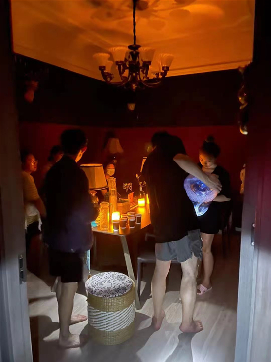 暴雨中的青年力量，为他们点赞！