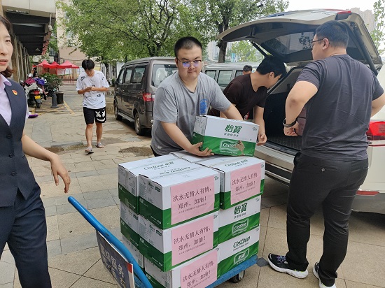 暴雨停电，产房里这束光照亮新生！