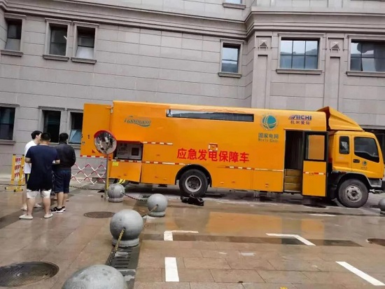 暴雨停电，产房里这束光照亮新生！