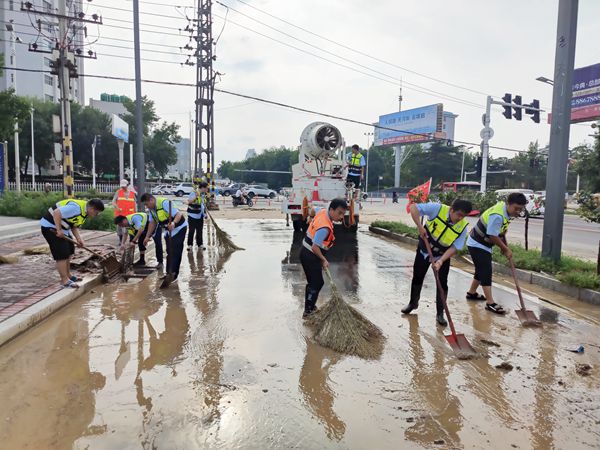 和衷共济！中建七局一公司基础设施公司南水北调项目组织志愿者清理淤泥