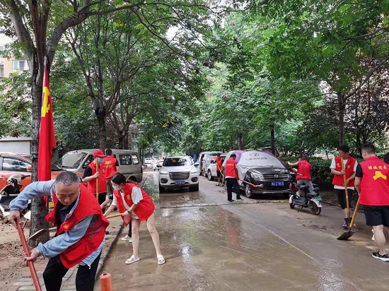 闻“汛”而动，东方世纪党员志愿者服务团积极参与防汛救灾工作