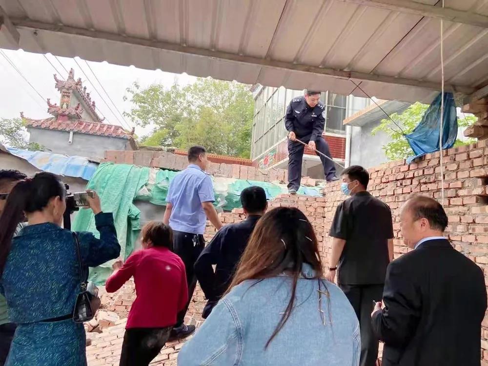  睢阳区法院：一堵墙引发邻里纠纷 法院强制执行兑现胜诉权益