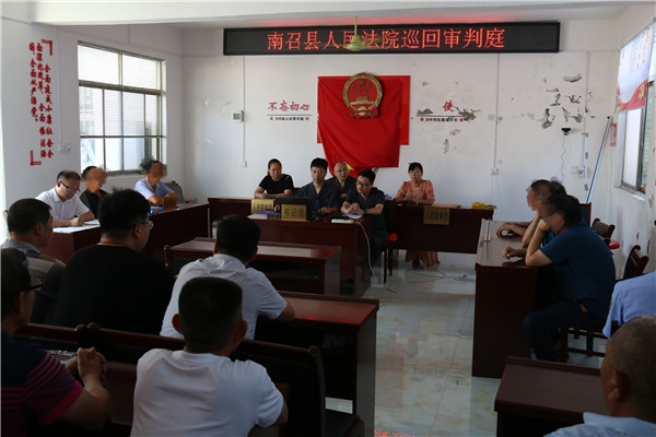 南召县法院：一次巡回开庭解开35户农民土地租金难题