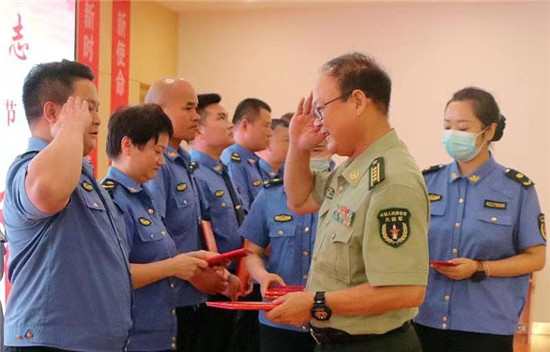 正阳县城市综合管理局：表彰优秀退役军人庆“八一”