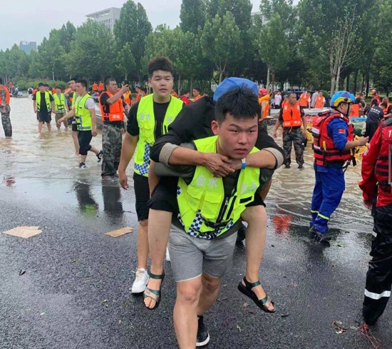 闻“汛”而动，太康18名退役军人在郑州、新乡救助被困群众131名
