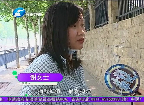 河南郑州：新房装修发现房顶一碰就掉渣，业主直呼不敢住