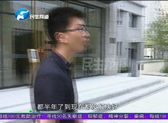 河南郑州：新房装修发现房顶一碰就掉渣，业主直呼不敢住