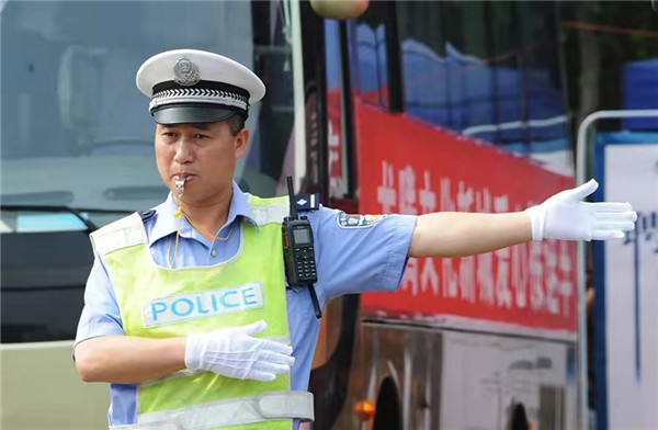 邓州市公安局交通警察大队肖仁尊：从橄榄绿到公安蓝不忘军人本色
