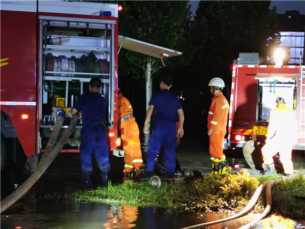洪流中，他们用行动书写河南油田应急救援卫士忠诚担当
