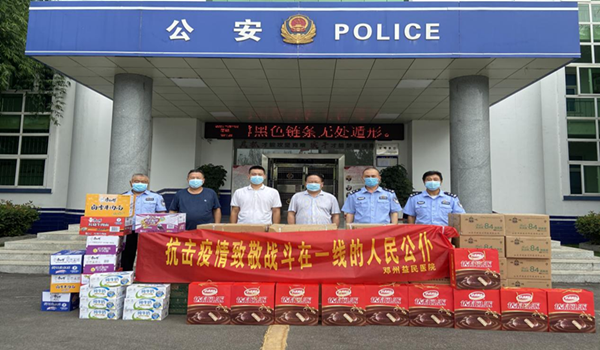 河南邓州：抗疫在行动 医警一家亲