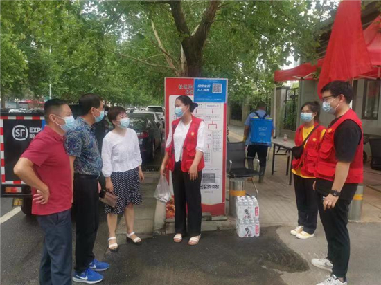 郑州高新区市场监管局开展社区防控一线“送清凉”志愿服务活动