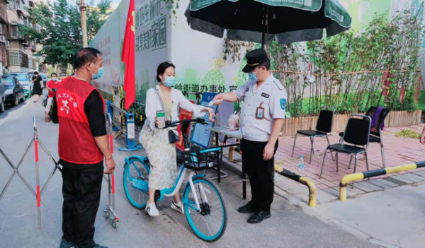 逆行夫妻二人 坚守防疫一线