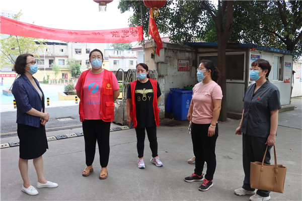 南阳宛城区法院慰问社区疫情防控工作人员