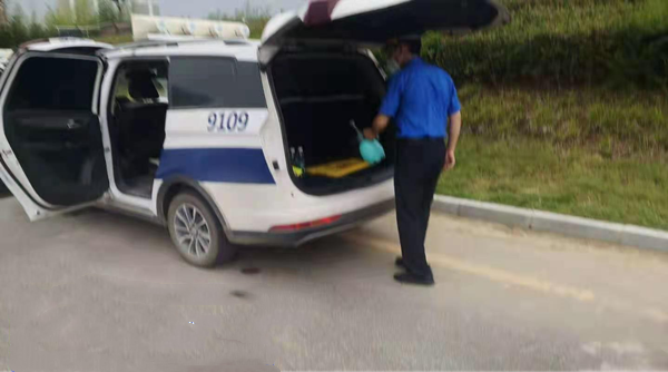 邓州市城市管理警察大队强化服务型执法