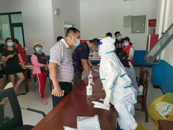 抗疫夫妻档，夫妻齐心，携手战“疫”