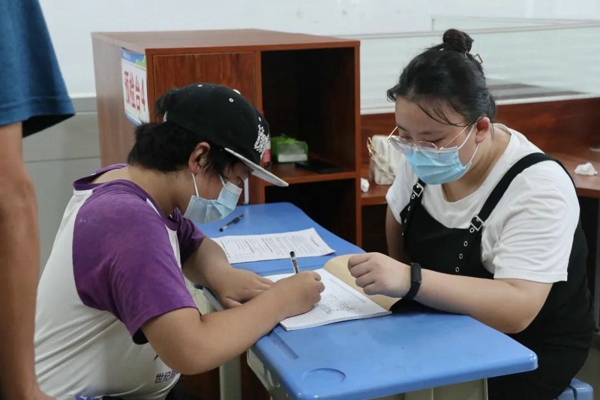 郑州市第九十中学：全面助力疫苗接种 建立全民免疫屏障
