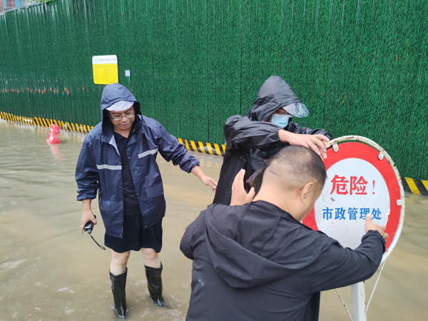迎战郑州暴雨，丰庆路街道拼了！